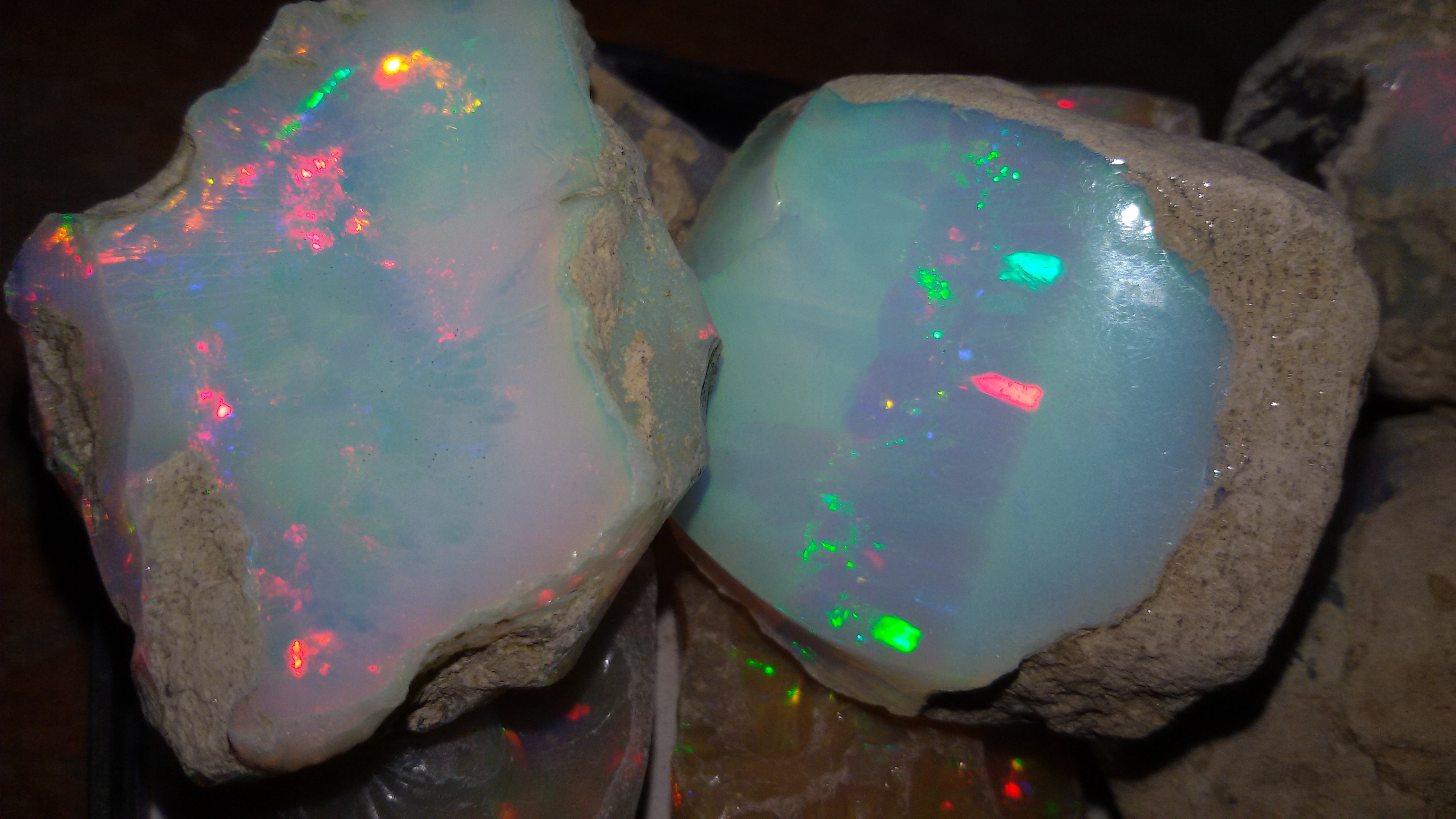 70 gram top quality ethiopian rough opal 